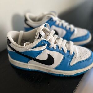 Boys Nike sneakers size 4